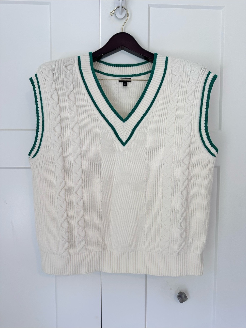 Talbot’s Plus‎ Cream Cable Knit Sleeveless V-Neck Sweater Vest with Green Trim